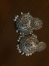 Load image into Gallery viewer, Traditional Matki Earrings