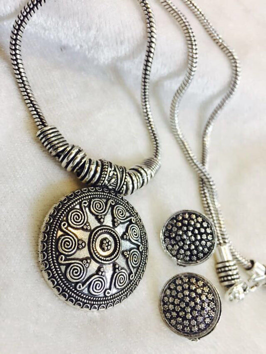 Round Spiral Pattern Necklace with Studd Earrings Set