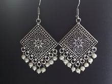 Lade das Bild in den Galerie-Viewer, Antique Silver Droplets Necklace with Earrings
